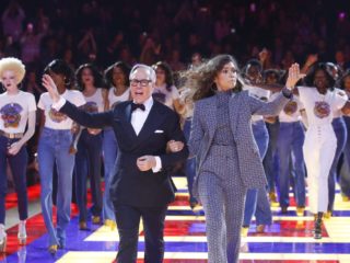 Pvh festeggia il 2018, Tommy compensa Calvin